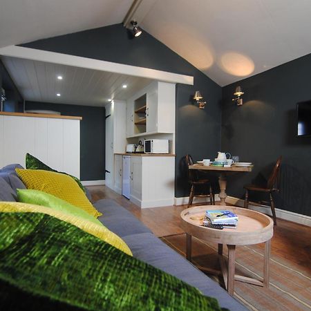 Courtyard Cottages Lymington, 2 Adults Only Eksteriør bilde