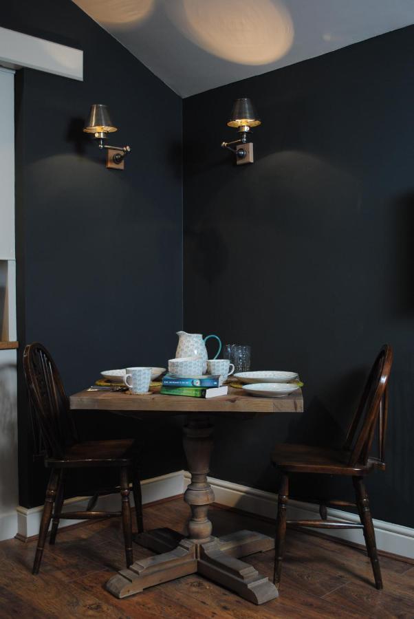 Courtyard Cottages Lymington, 2 Adults Only Eksteriør bilde