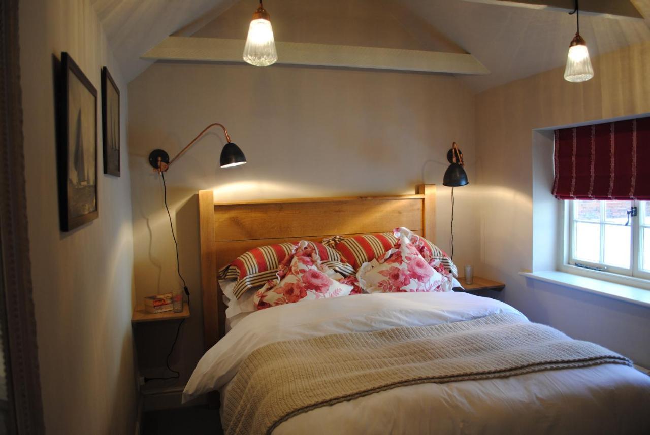 Courtyard Cottages Lymington, 2 Adults Only Eksteriør bilde